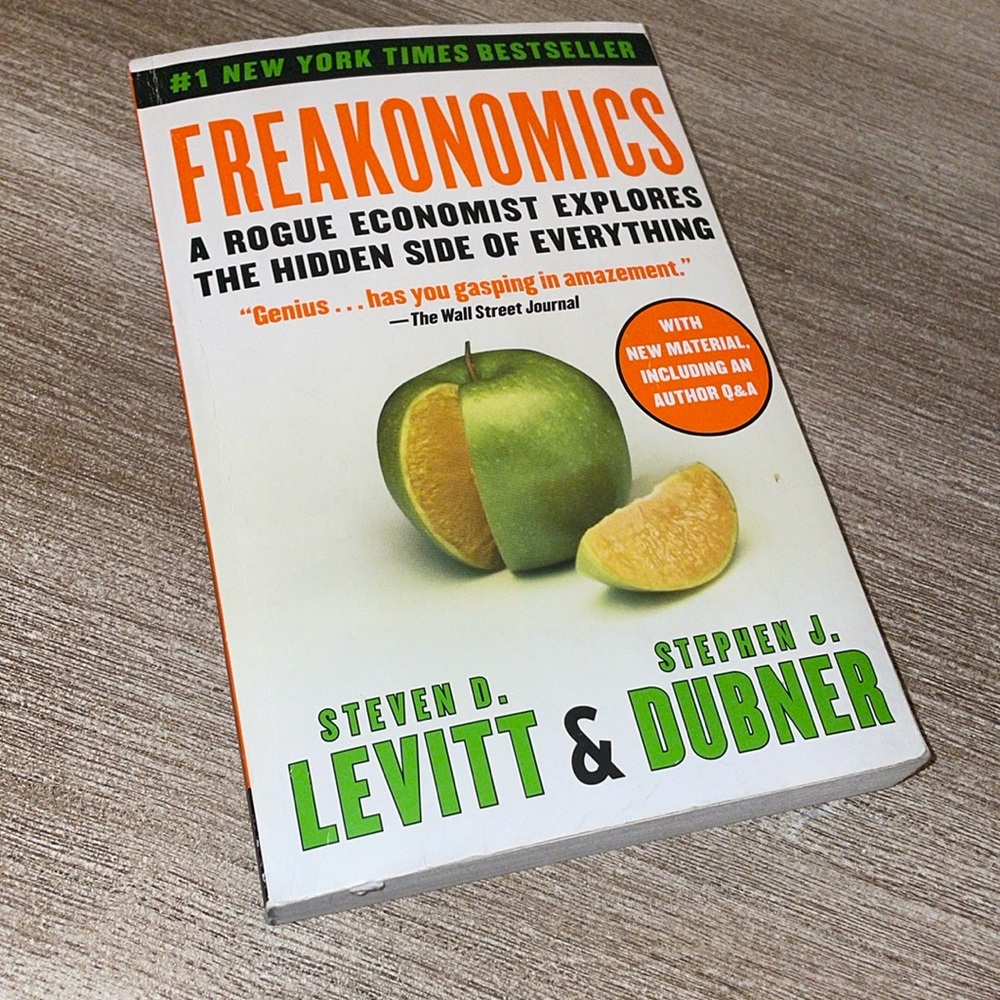 Freakonomics used softcover book